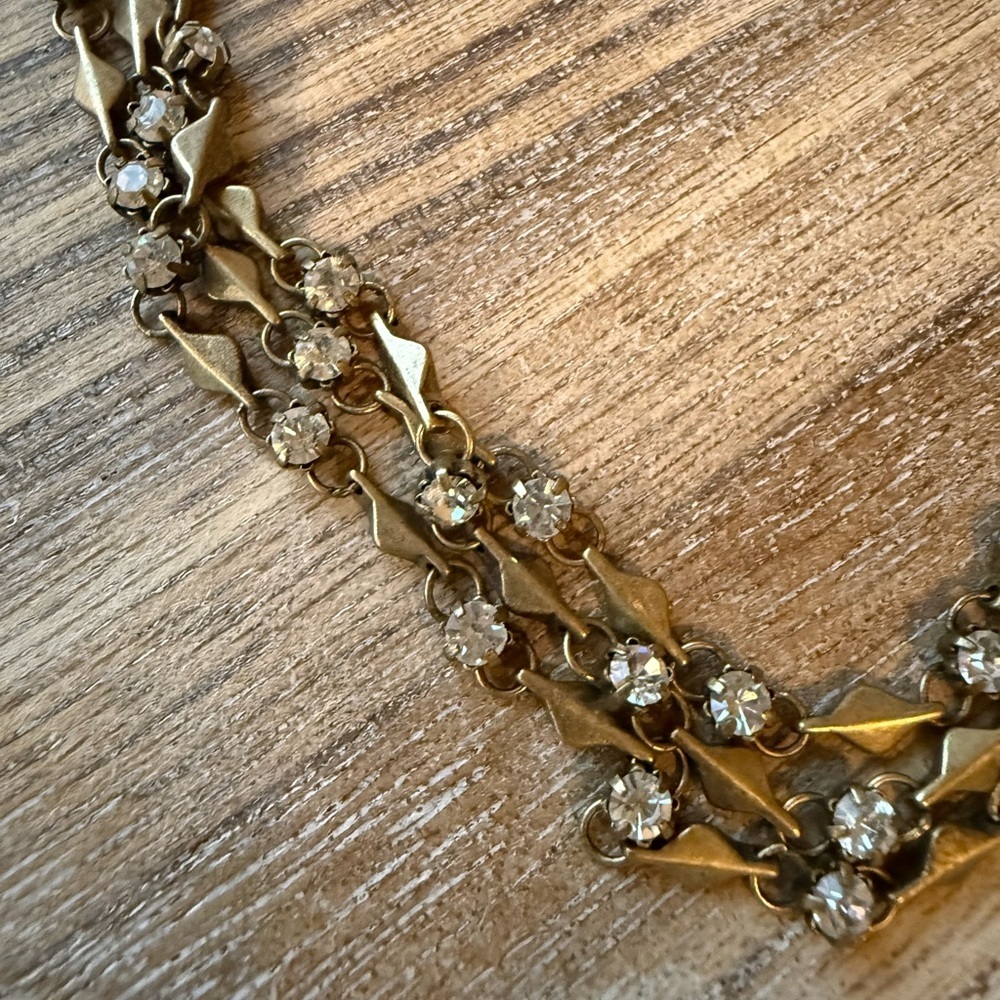 Elegant Gold and Silver Women's Necklace - Picture 3 of 3